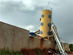 Técnicos do Fundo Nacional de Desenvolvimento da Educação vão avaliar estragos em supercreche inaugurada há 15 dias e destruída durante vendaval em Terra Boa